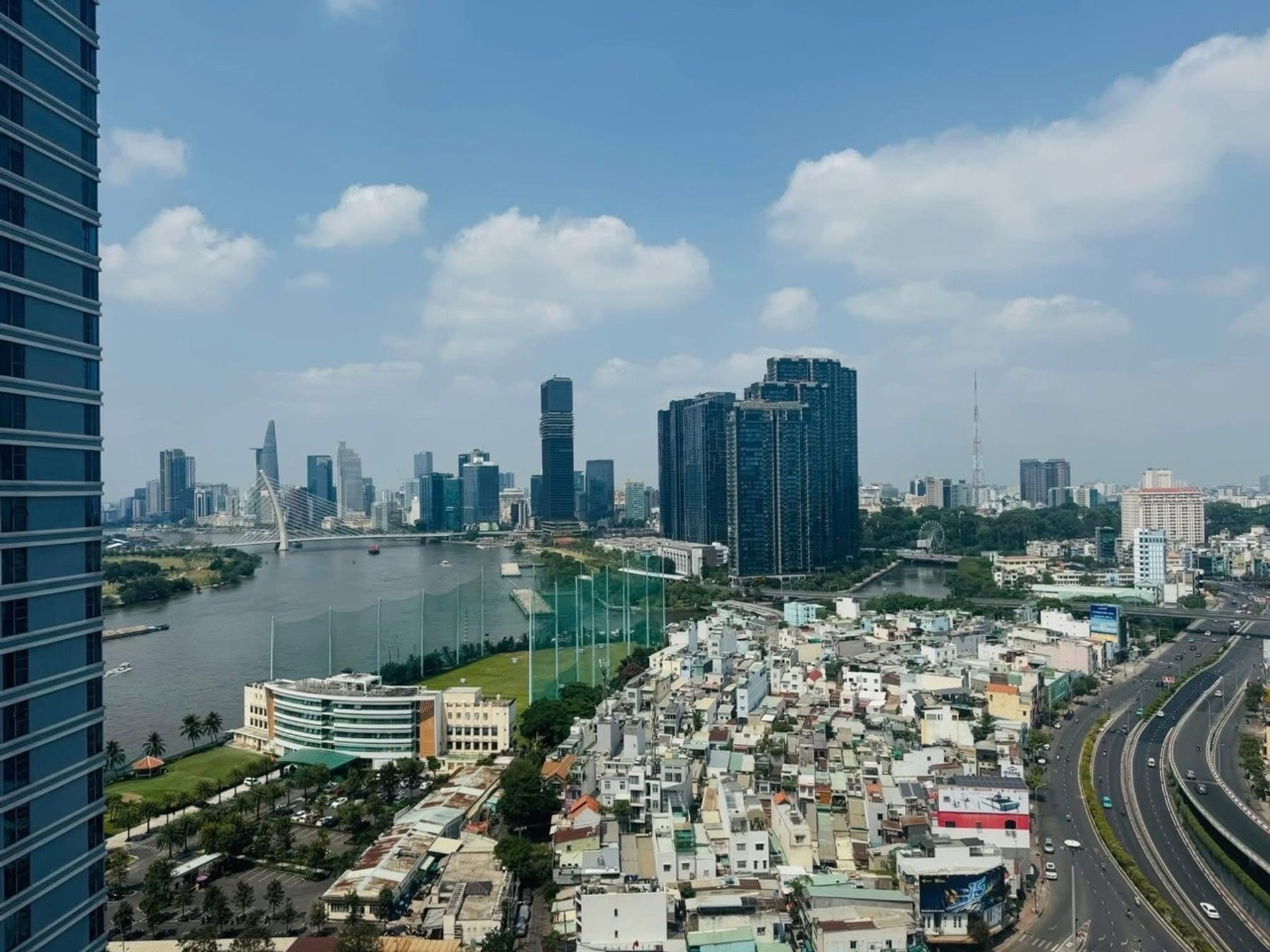 NGAY LANDMARK 81, CHUNG CƯ RIVERSIDE, BÌNH THẠNH, 42M2 Ở NGAY. GIẢM 350TR CHỈ 3.6T