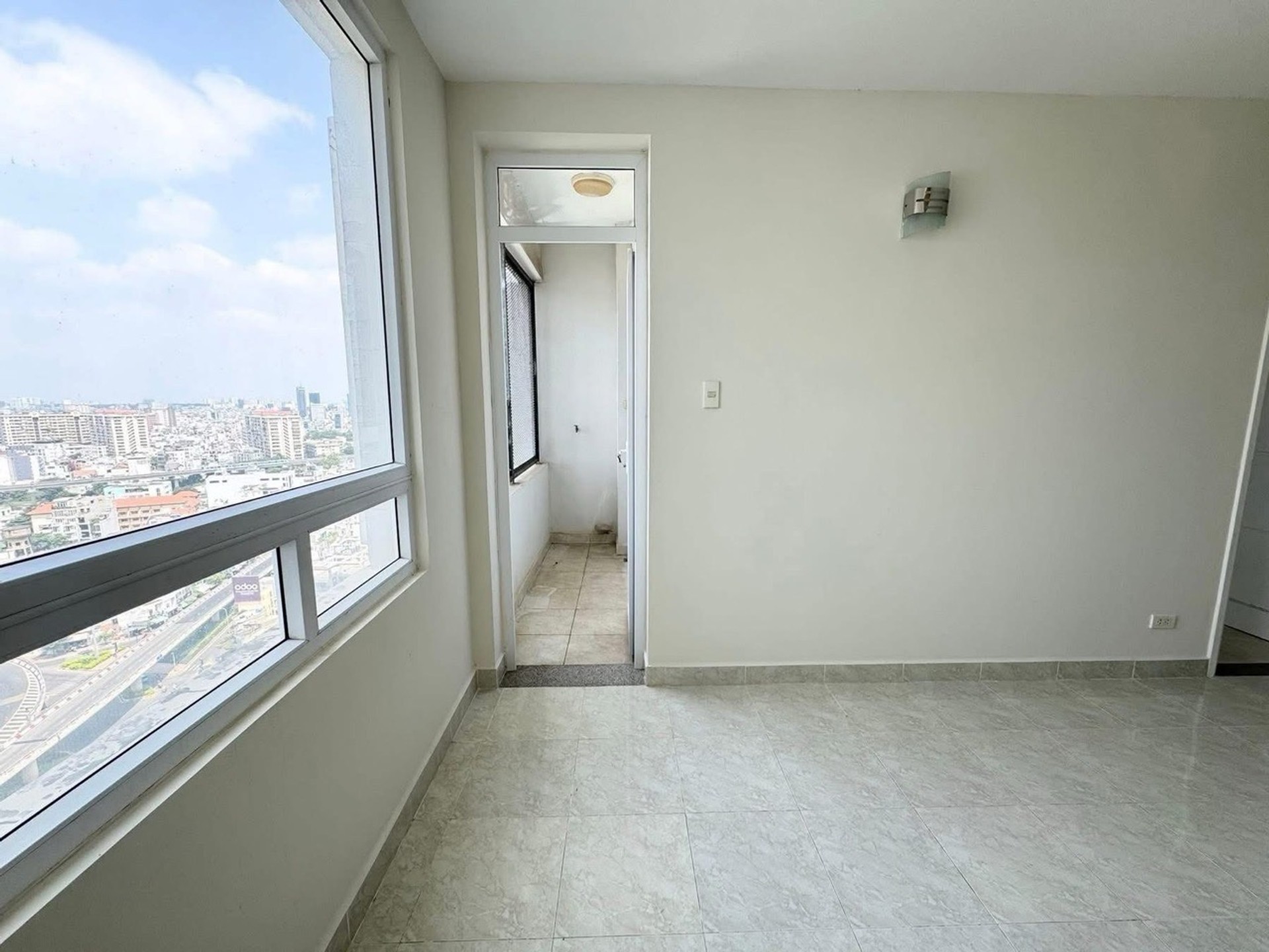 NGAY LANDMARK 81, CHUNG CƯ RIVERSIDE, BÌNH THẠNH, 42M2 Ở NGAY. GIẢM 350TR CHỈ 3.6T