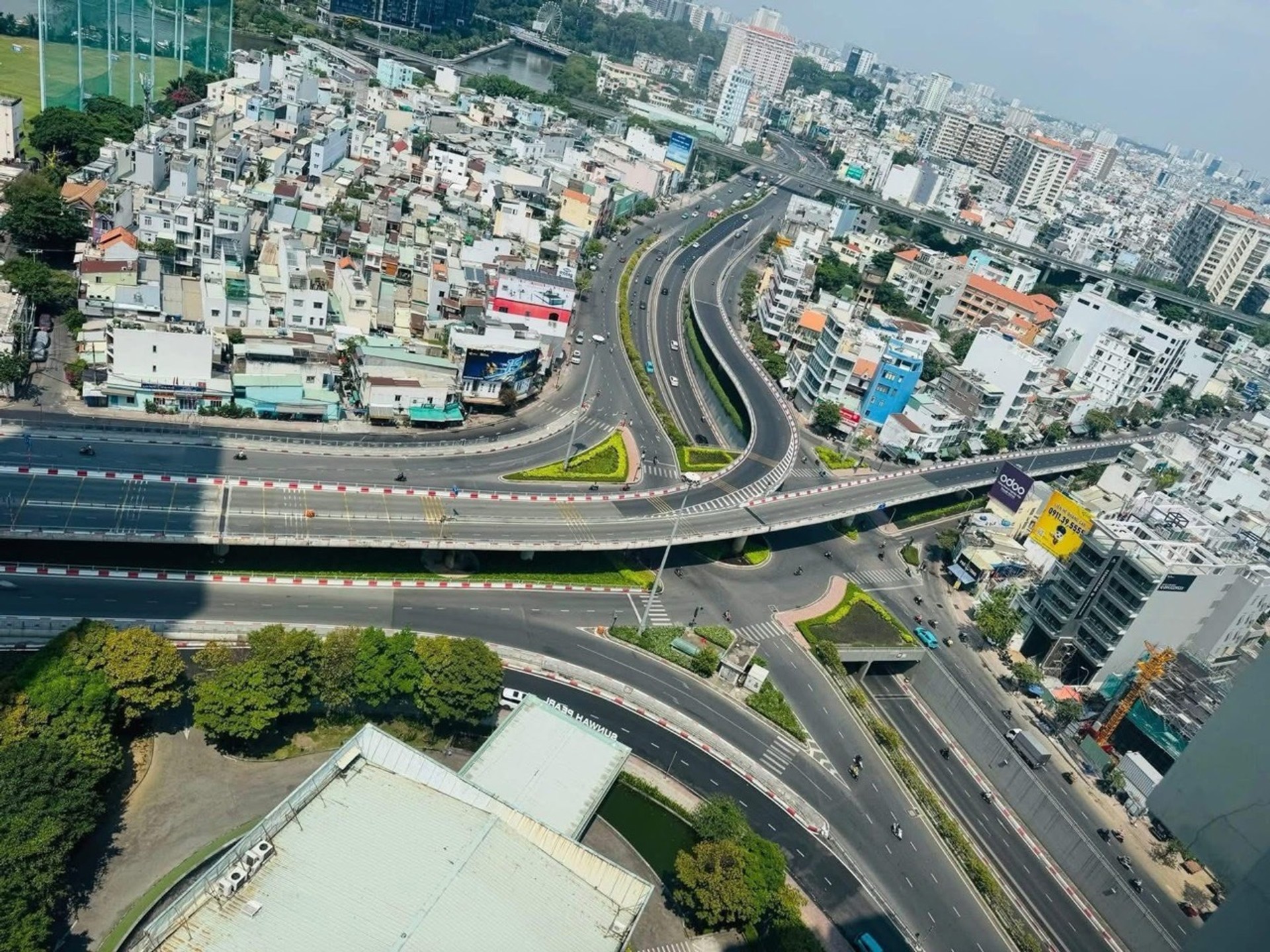NGAY LANDMARK 81, CHUNG CƯ RIVERSIDE, BÌNH THẠNH, 42M2 Ở NGAY. GIẢM 350TR CHỈ 3.6T