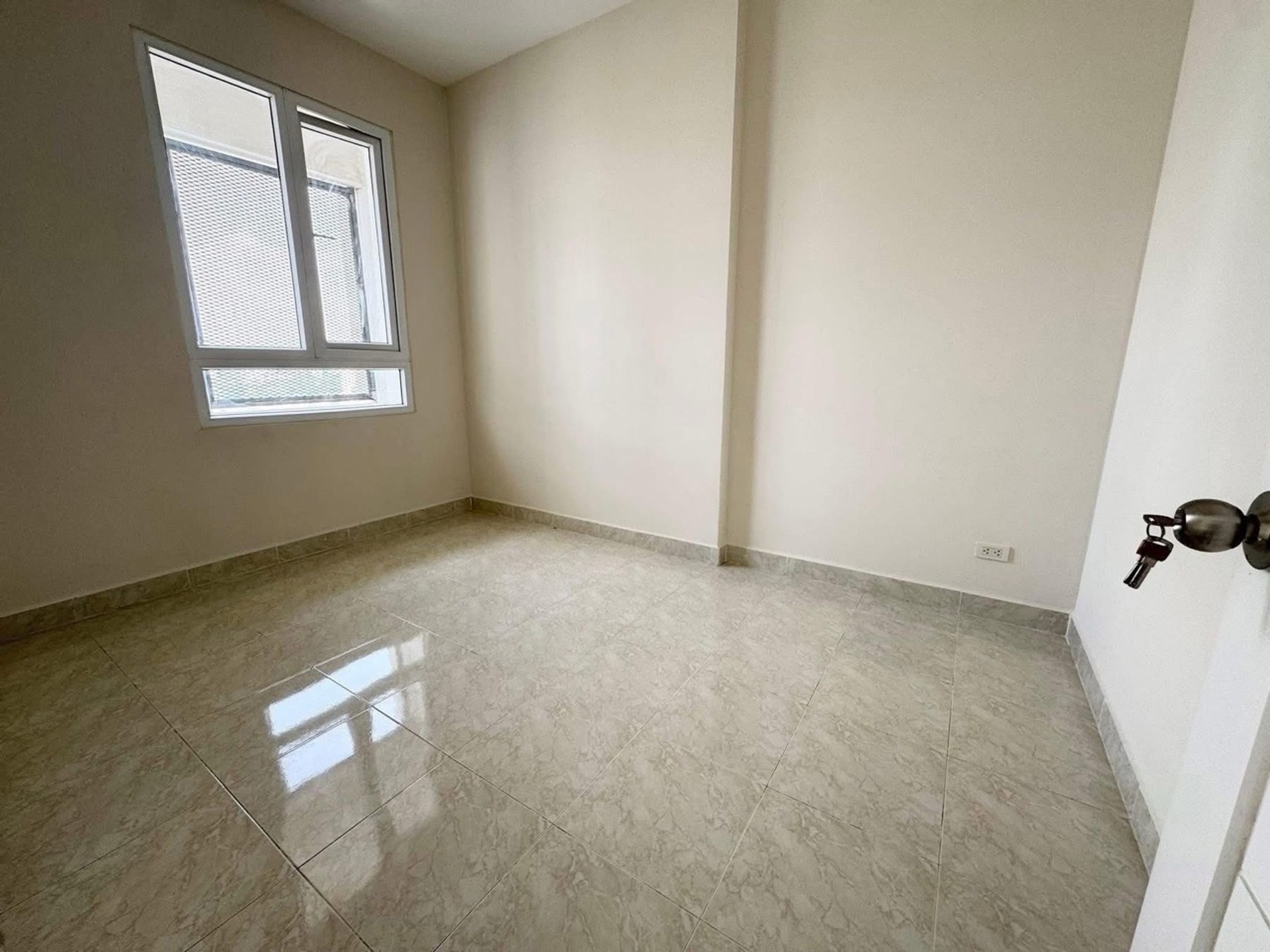 NGAY LANDMARK 81, CHUNG CƯ RIVERSIDE, BÌNH THẠNH, 42M2 Ở NGAY. GIẢM 350TR CHỈ 3.6T