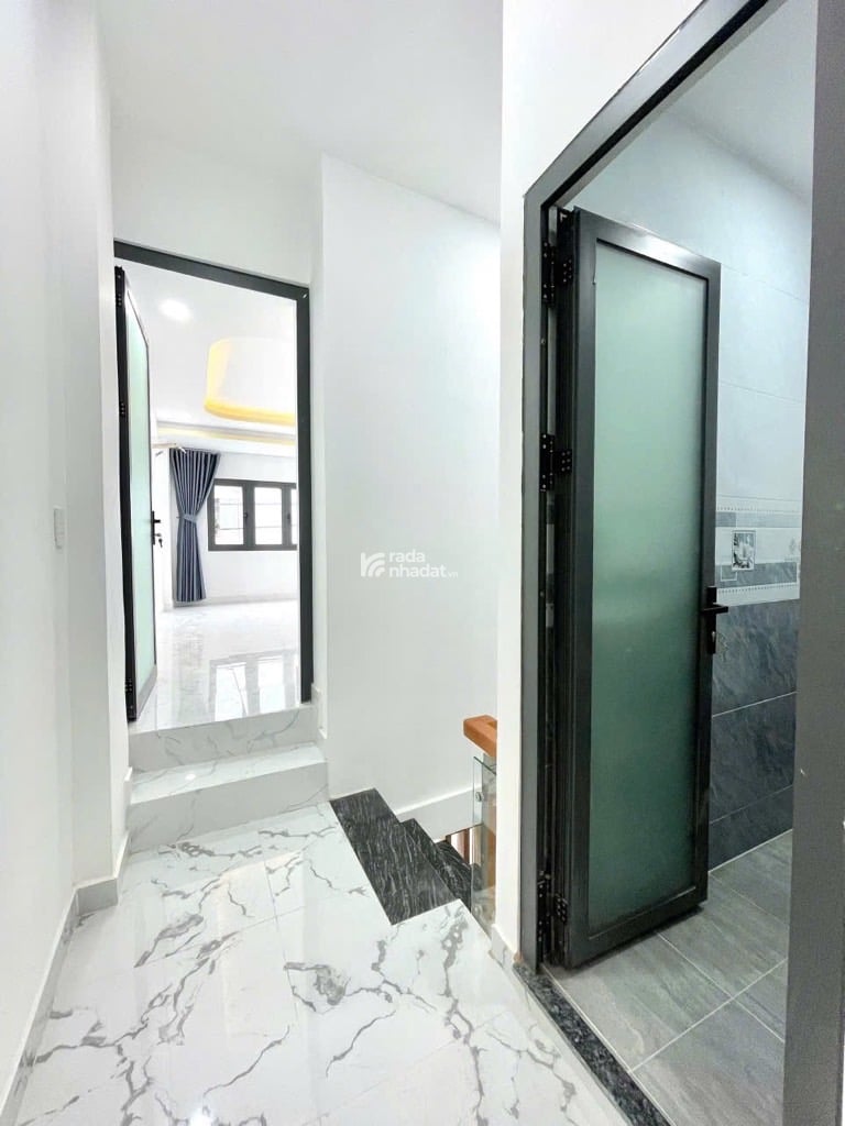 Nhà hẻm nhựa đẹp chỉ 4.28 tỷ tới 45m2, nhà mới 2 tầng ngay Chiến Lược, gần Bình Trị Đông 