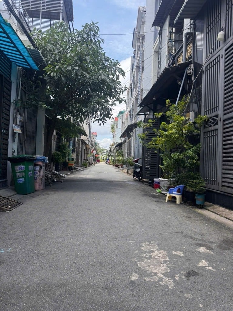 Nhà hẻm nhựa đẹp chỉ 4.28 tỷ tới 45m2, nhà mới 2 tầng ngay Chiến Lược, gần Bình Trị Đông 