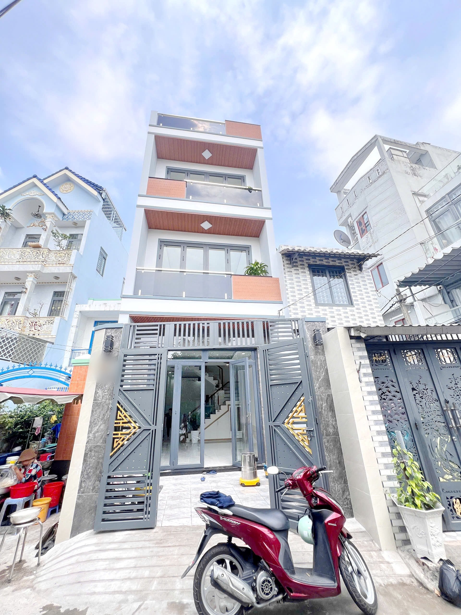 Bán nhà mới 2 lầu hẻm xe hơi đường Phạm Thế Hiển P.3 Quận 8