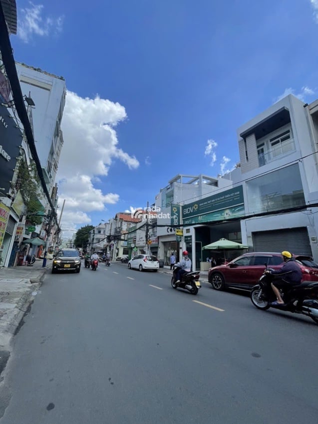 CHÍNH CHỦ BÁN NHÀ MT HUỲNH VĂN BÁNH, P.11, Q.PHÚ NHUẬN_DT: 6.7x20m (148m2)_GIÁ 65 TỶ