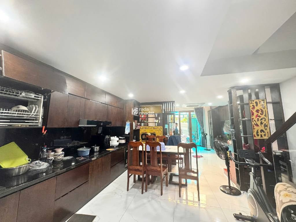 NHÀ ĐẸP Ở NGAY 5 TẦNG HẺM NHỰA 7m KHU PHÂN LÔ SÁT MẶT TIỀN QL13 4,7X13 CHỈ 8,6 TỶ