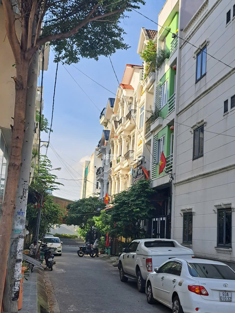 NHÀ ĐẸP Ở NGAY 5 TẦNG HẺM NHỰA 7m KHU PHÂN LÔ SÁT MẶT TIỀN QL13 4,7X13 CHỈ 8,6 TỶ