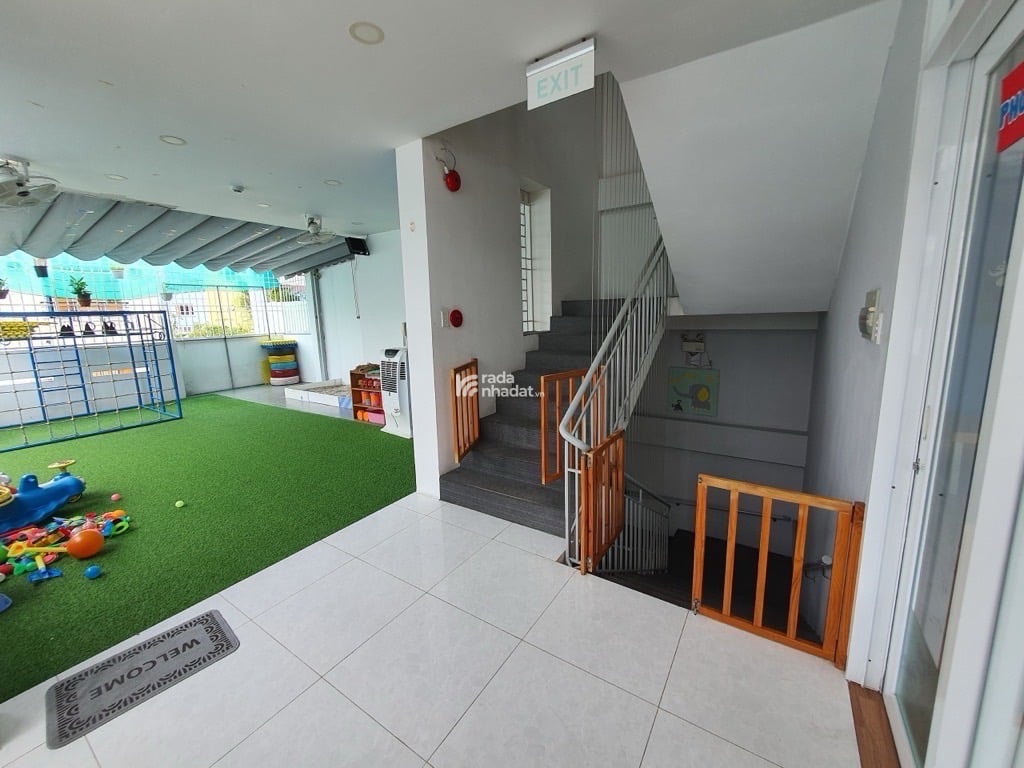 MTKD NHIÊU TỨ, PHÚ NHUẬN, 120M2 MỚI CÓ KC Ở NGAY. GIẢM 350TR CHỈ CÒN 26.5T TL 