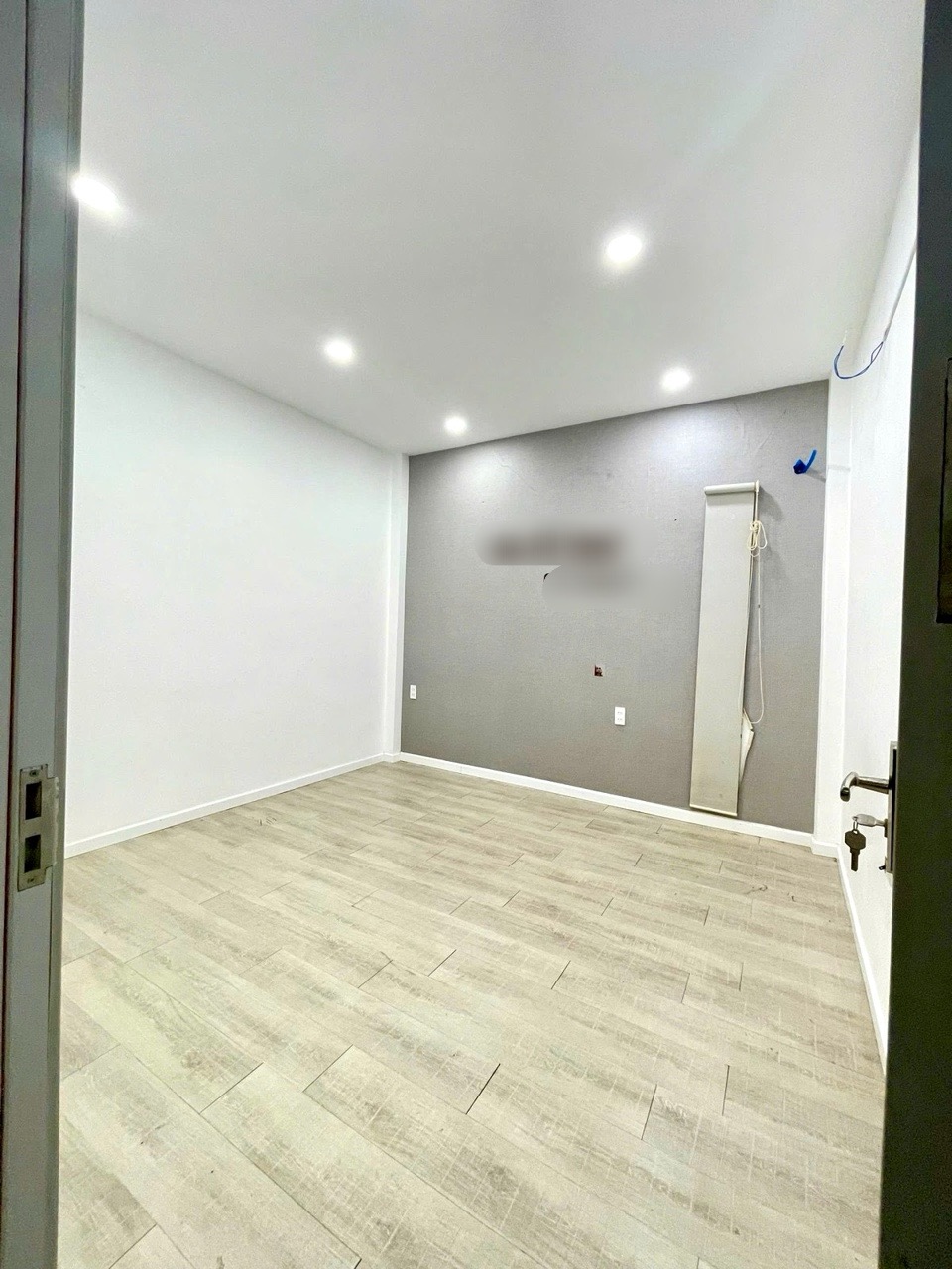 Bán nhà Tân Phú giá rẻ 1/ sát mặt tiền 5x12 3 phòng ngủ nhích 5 tỷ xíu xiu