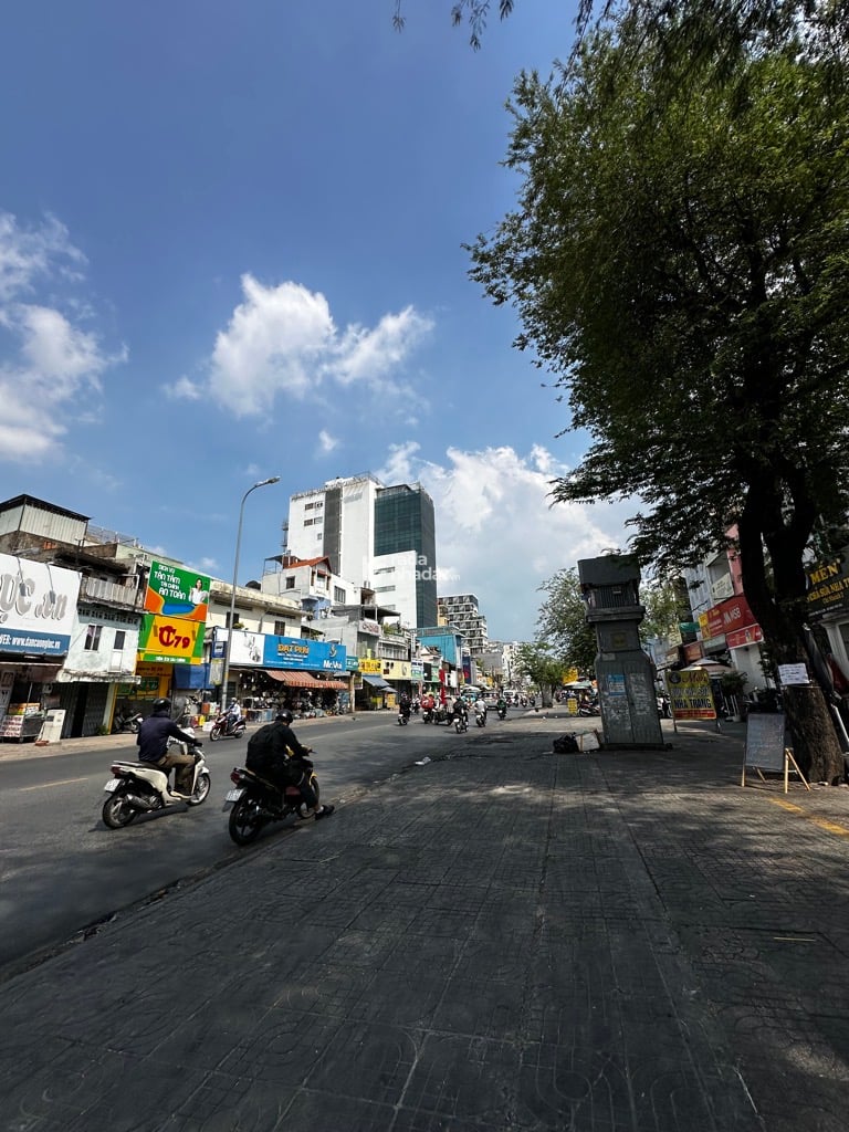 KHU VỰC ÍT NHÀ BÁN - DƯ ĐỊA PHÁT TRIỂN BĐS CAO - HIỆN ĐANG CHO THUÊ 36 TRIỆU / THÁNG - 19 TỶ 500