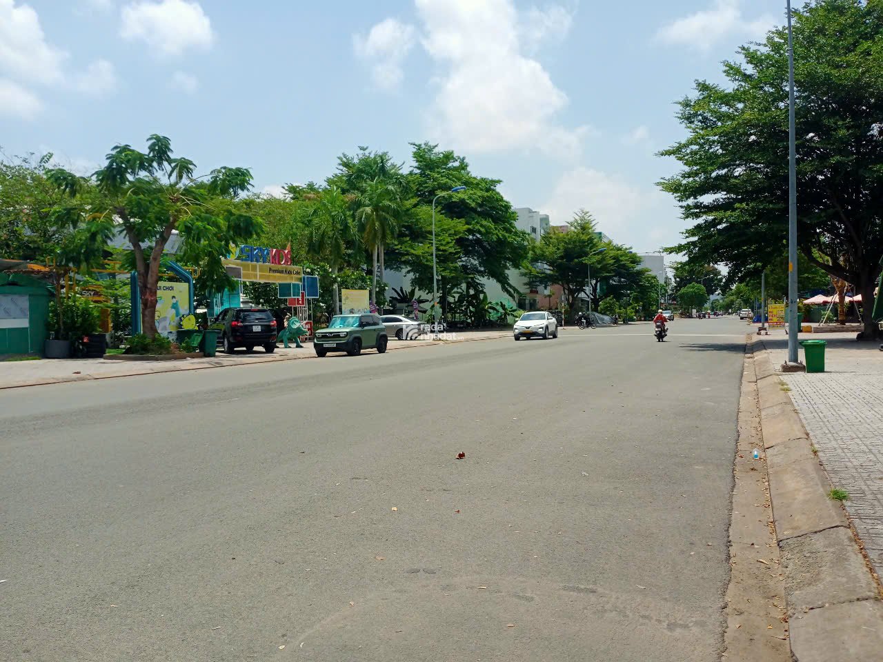 Bán Nhà Mặt Tiền Đường Huy Cận Phước Long B, TP. Thủ Đức 1 Trệt 1 Lửng 2 Lầu 1 Sân Thượng, 100m